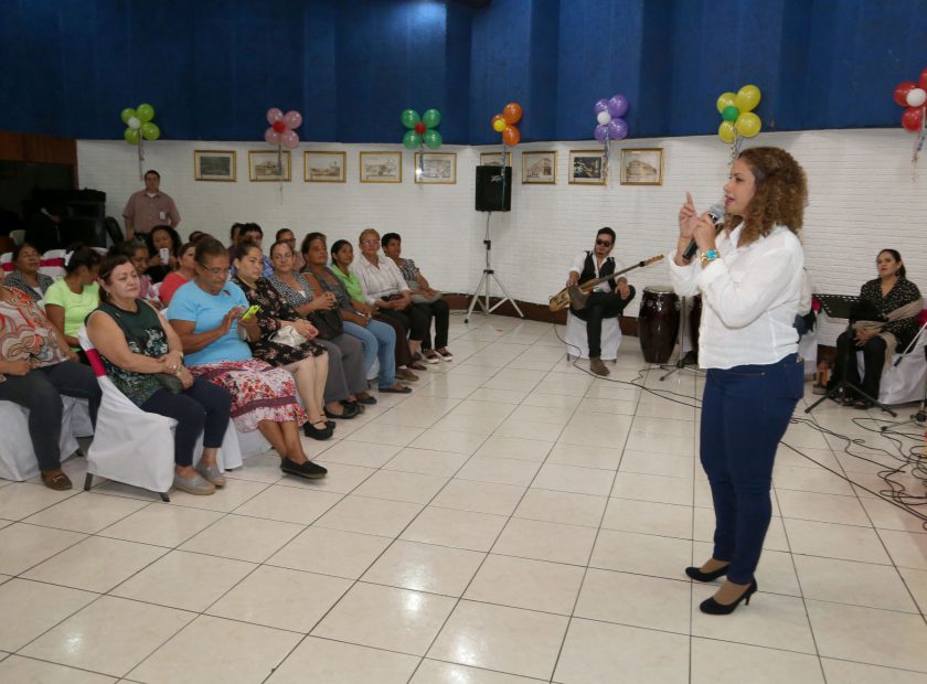 PORTADA. CONVERSATORIO CON MUJERES LIDERES DE BARRIOS