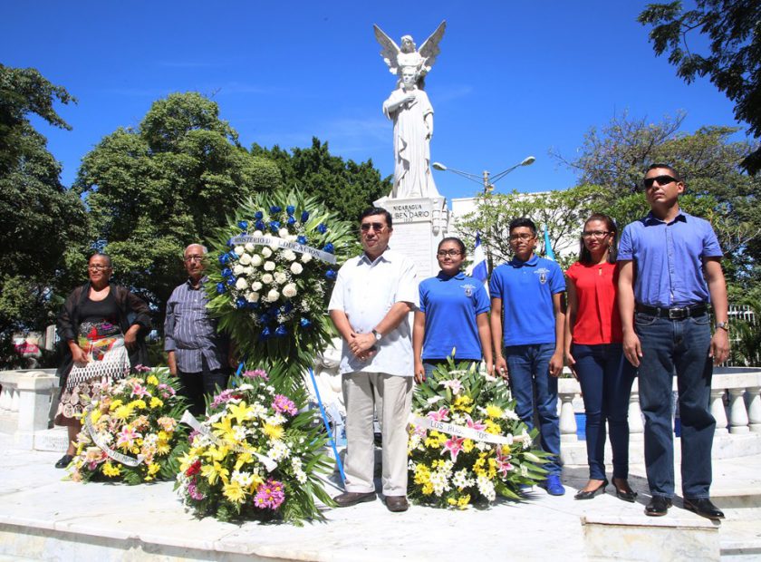 PORTADA. OFRENDA A RUBEN DARIO