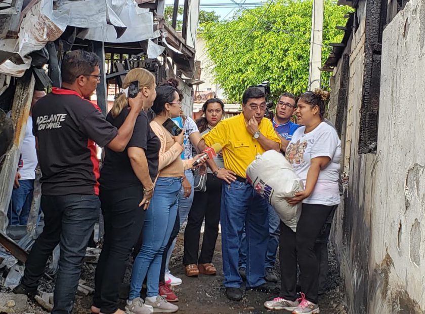 PORTADA. AYUDA A 3 FAMILIAS AFECTADAS POR INCENDIO 01 ENE