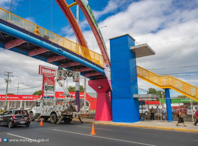 PORTADA. PUENTE PEATONAL EN RUBENIA