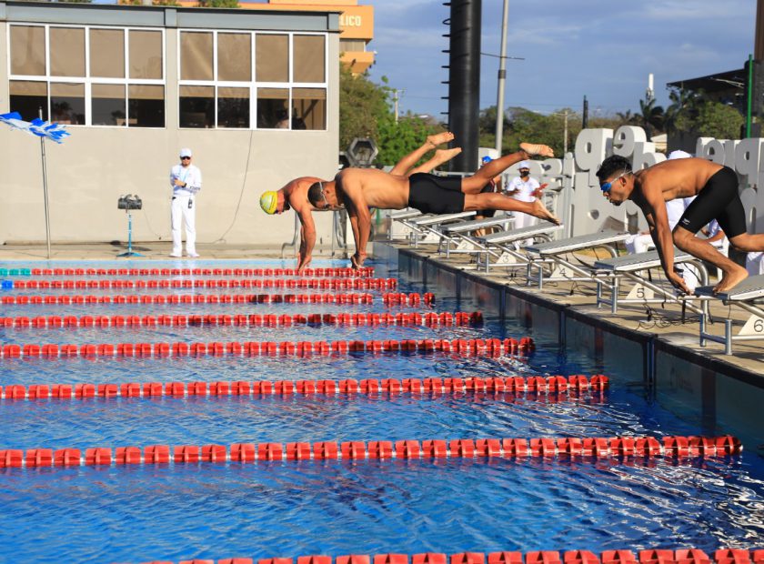 PORTADA. PRIMER TORNEO DE NATACION