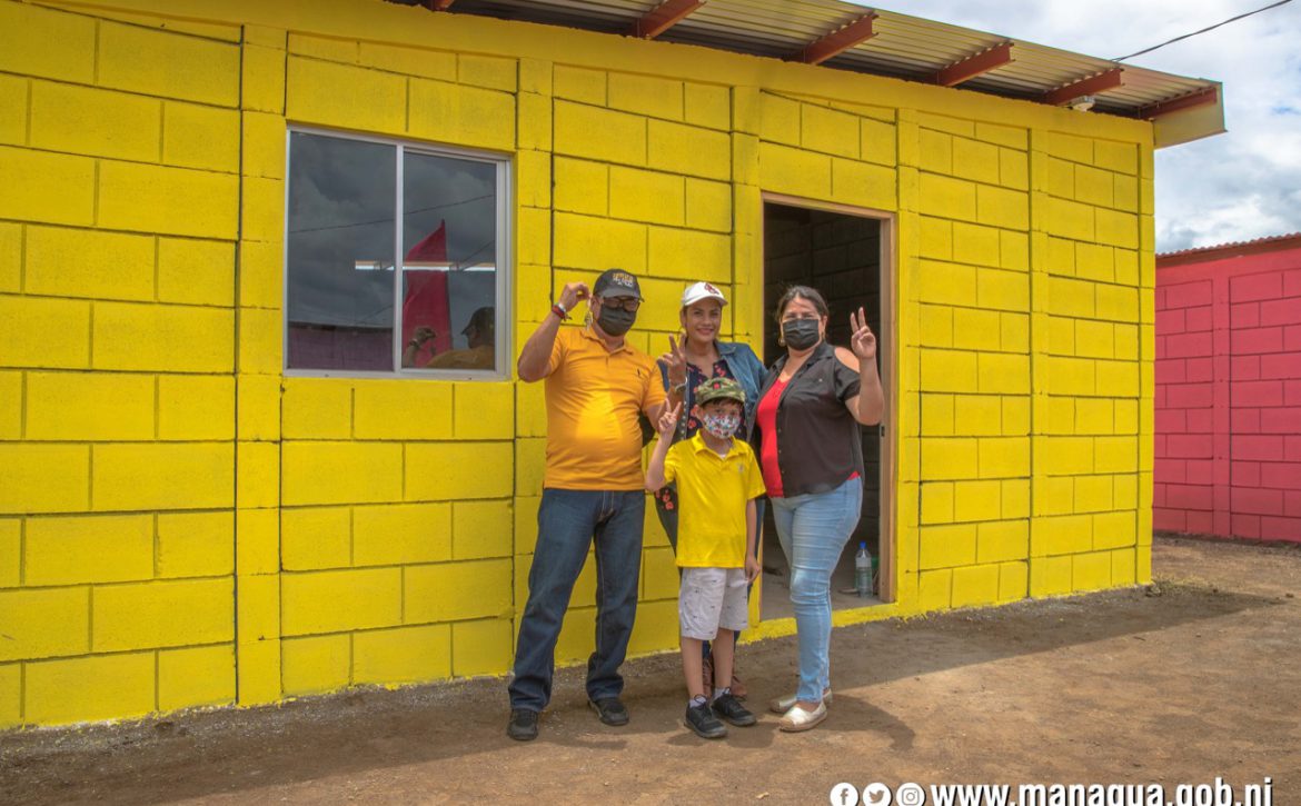 Programa Bismarck Martínez realiza décima tercera entrega de 100 viviendas  a familias protagonistas - Alcaldía de Managua