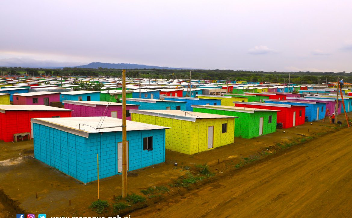 Décima cuarta entrega de 100 viviendas a familias protagonistas del  Programa Bismarck Martínez - Alcaldía de Managua